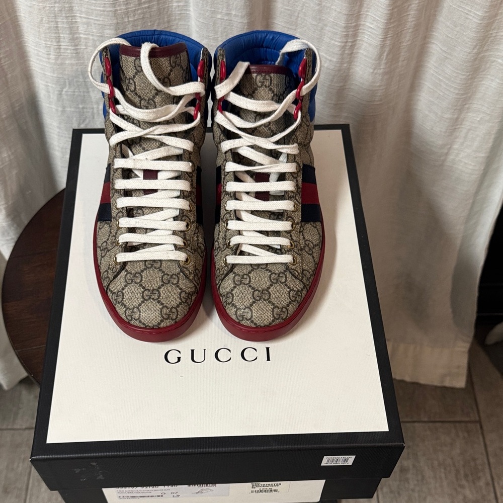 Gucci Men's Beige and Red Patterned Sneakers
